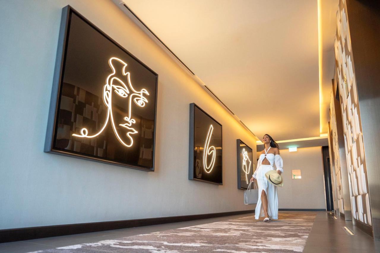 Hyatt Centric Jumeirah Дубай Екстер'єр фото The hotel's interior