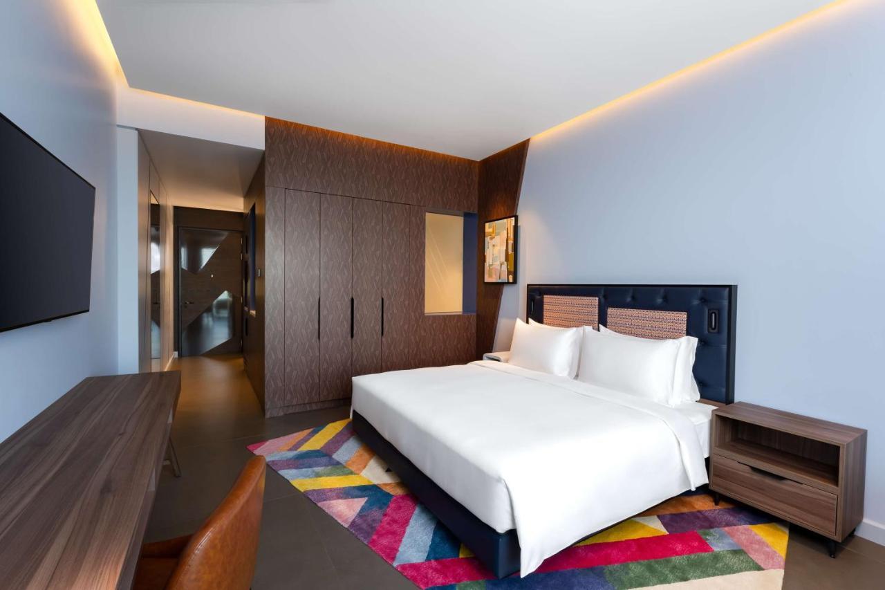 Hyatt Centric Jumeirah Дубай Екстер'єр фото A bedroom at the hotel