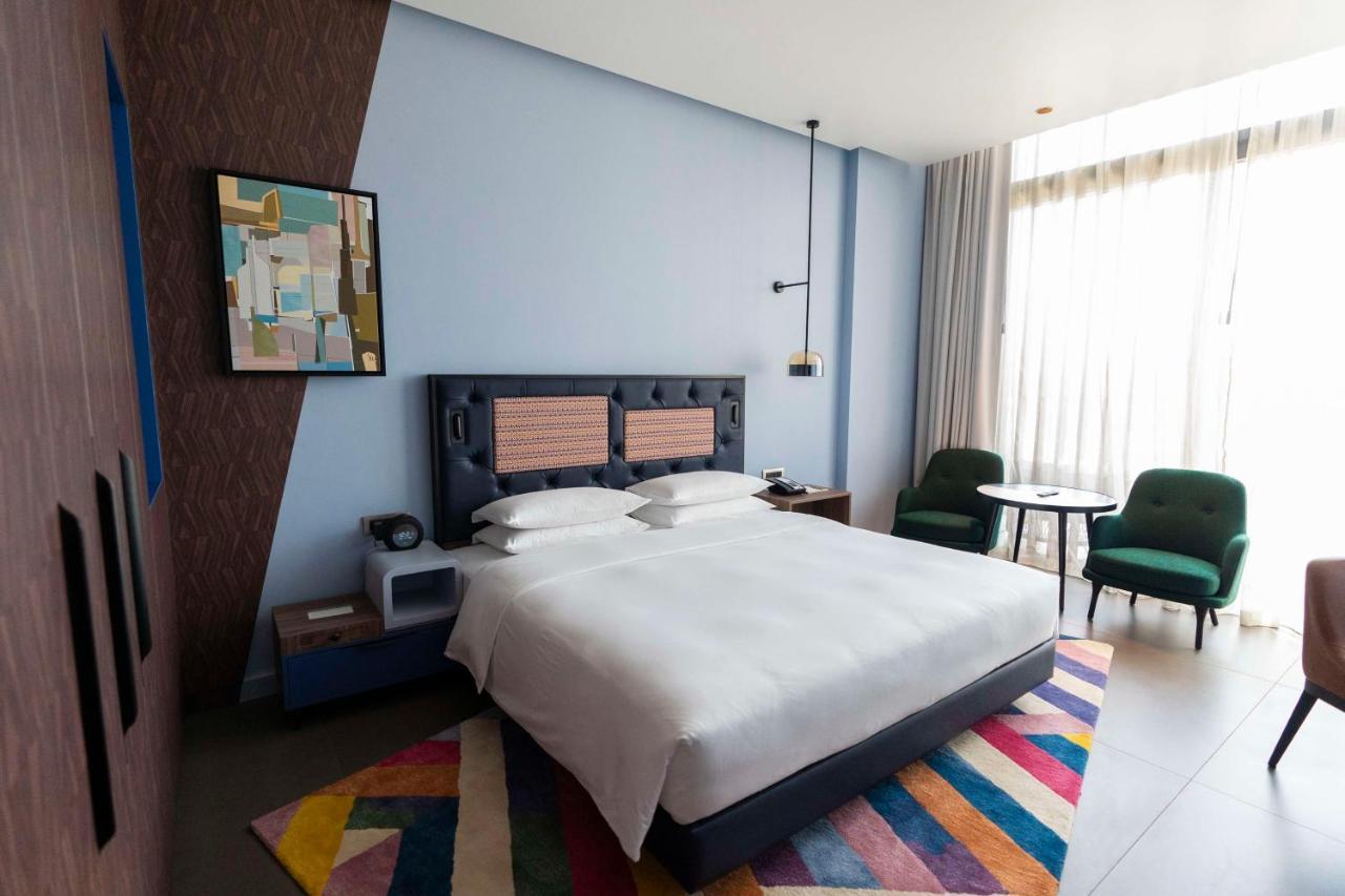 Hyatt Centric Jumeirah Дубай Екстер'єр фото A bedroom at the hotel