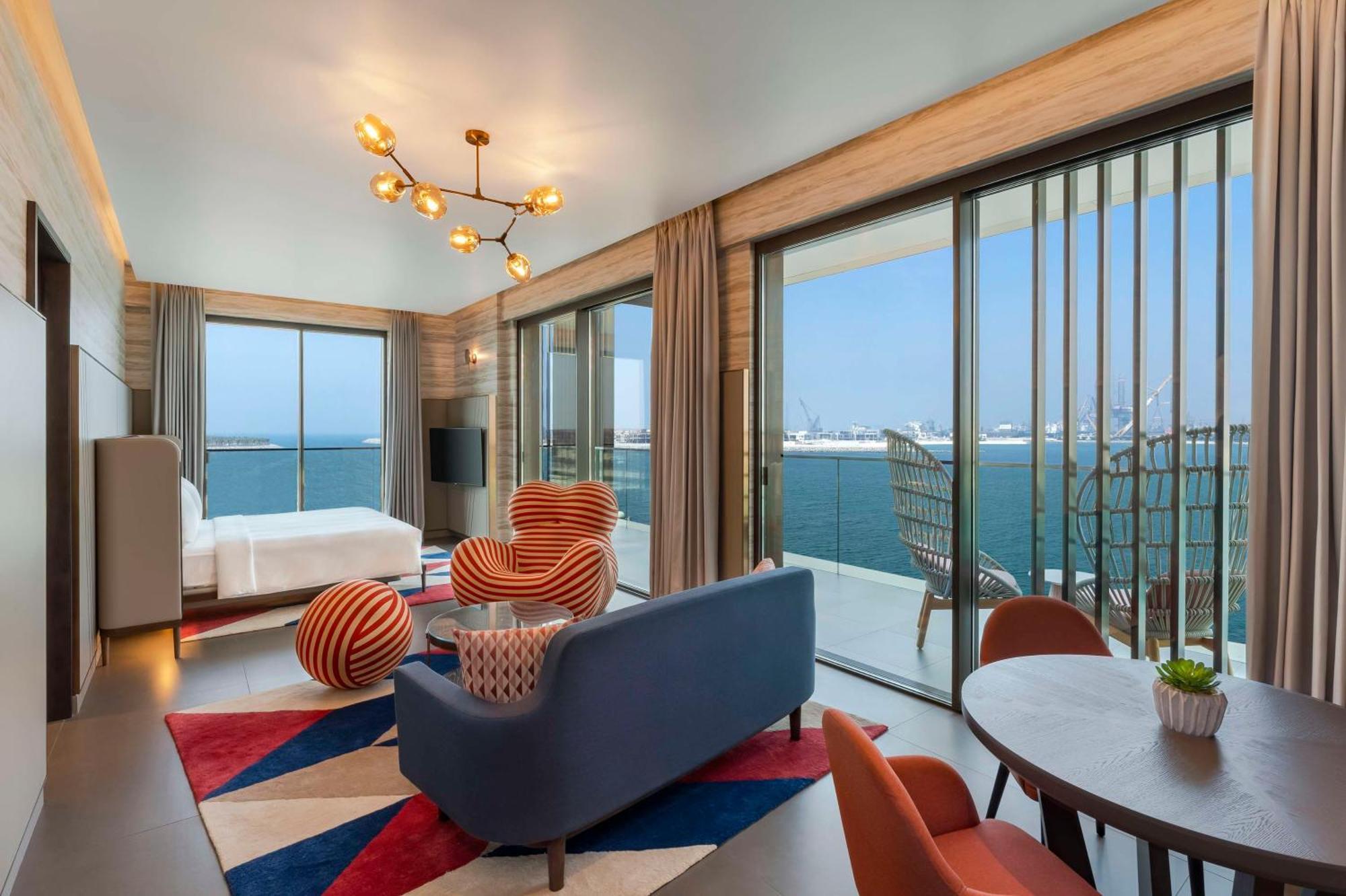 Hyatt Centric Jumeirah Дубай Екстер'єр фото A suite at the hotel
