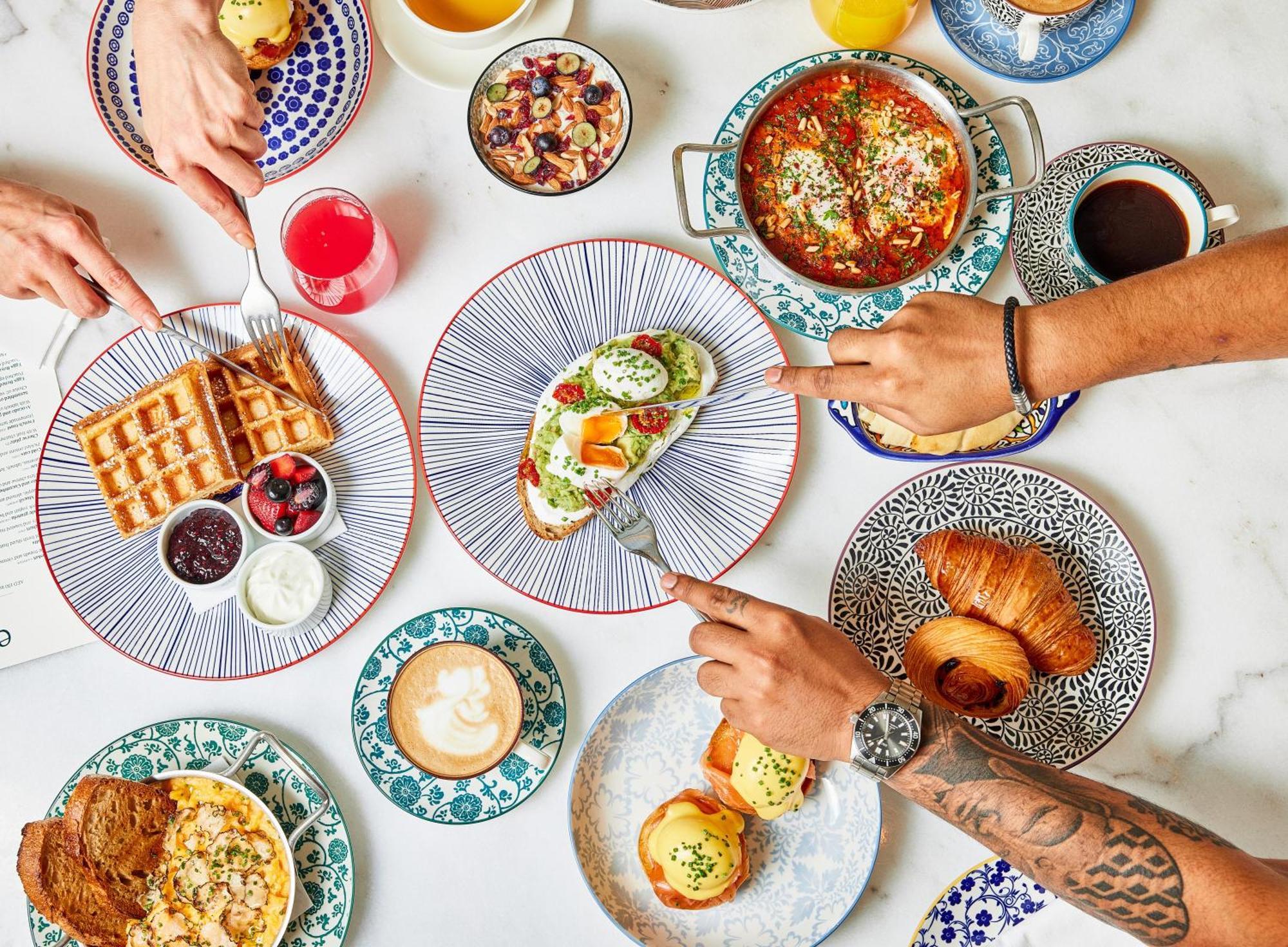 Hyatt Centric Jumeirah Дубай Екстер'єр фото Breakfast at the restaurant