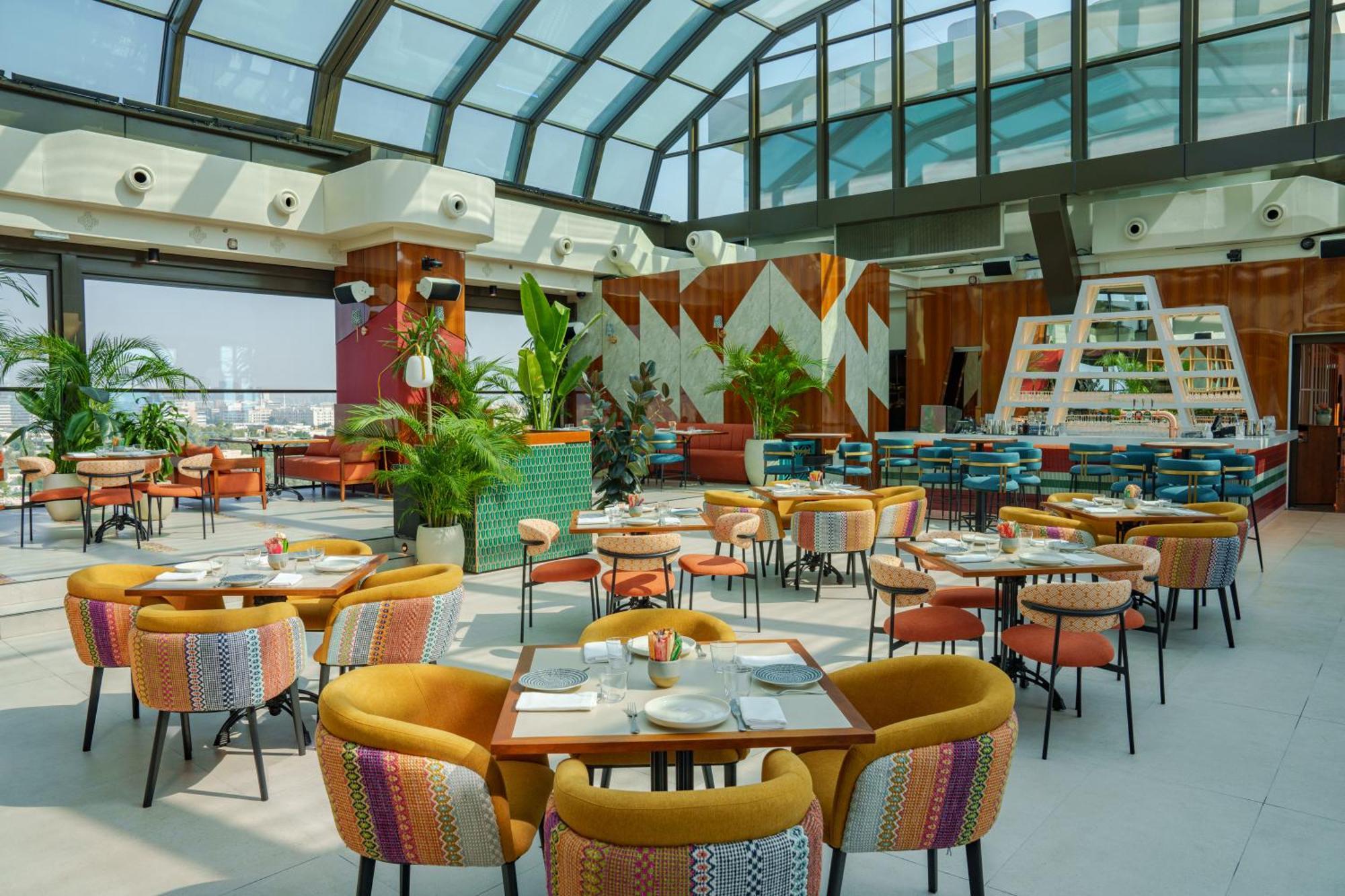 Hyatt Centric Jumeirah Дубай Екстер'єр фото The interior of the restaurant